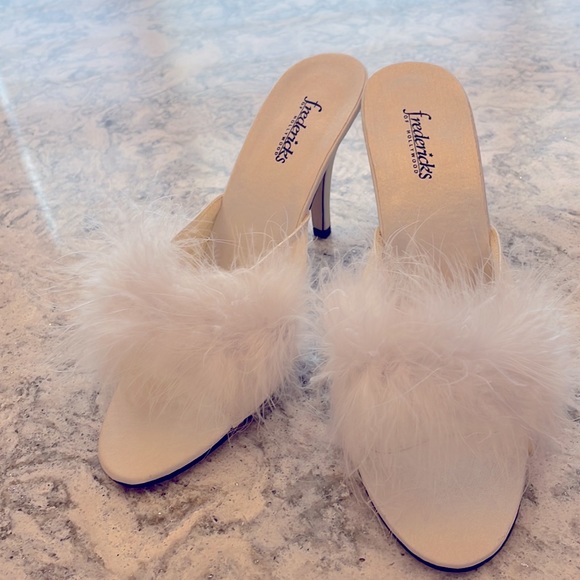 Frederick’s feather heel slippers in white, size 7 - Picture 2 of 5